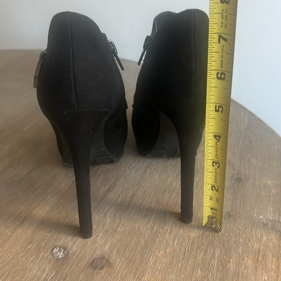 GUESS Indraz 2 Black Suede Shootie Bootie Heel Ankle Stiletto Size 8.5 - Picture 13 of 14